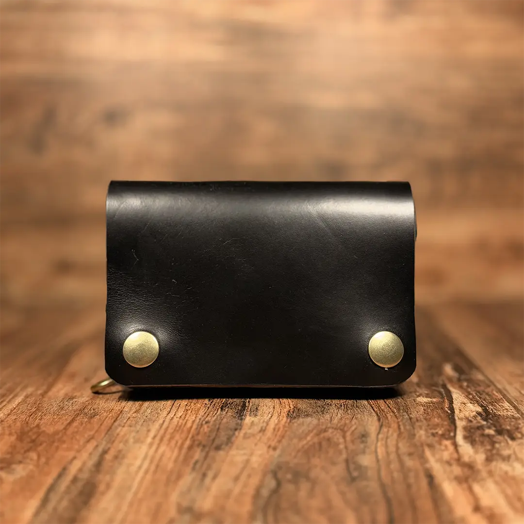 クロムエクセル 茶芯ブラックのショートトラッカーウォレット｜革の質感を楽しむ逸品｜TWS03-BCE-02