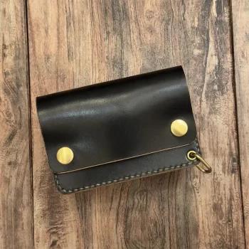 昭南本ヌメ 丘染めブラック茶芯 ショートトラッカーウォレット｜手染め